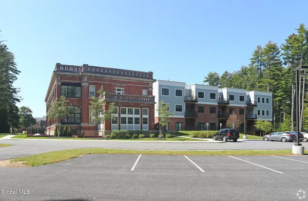 $3,413 | 233 Lake Avenue, Unit 112, Saratoga Springs, NY 12866