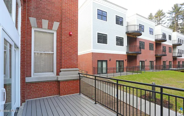 $3,413 | 233 Lake Avenue, Unit 112, Saratoga Springs, NY 12866