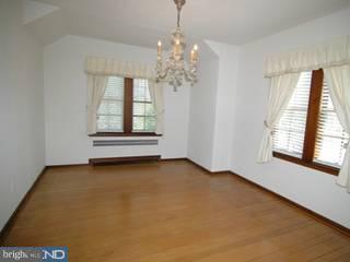 502 Sycamore Road Reading, PA 19611 - Photo 4 of 6