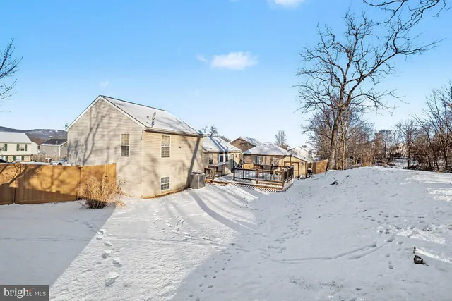 a view of residential houses with yard and covered