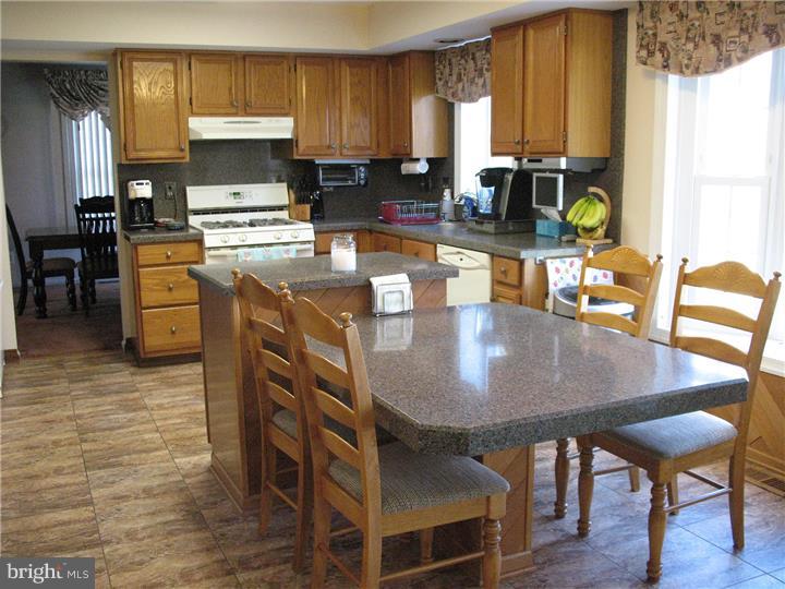 21 Creek Road Sewell, NJ 08080 - Photo 8 of 25 Kitchen