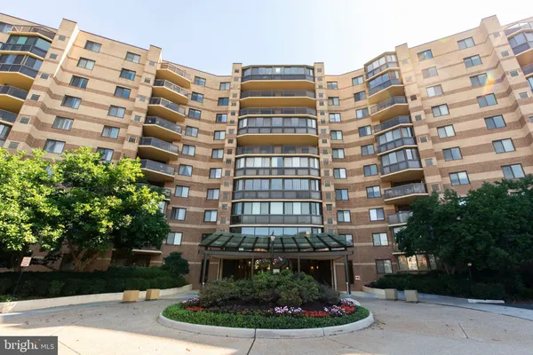 $595,000 | 8380 Greensboro Drive, Unit 607, McLean, VA 22102