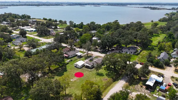 $250,000 | 203 South 6th Street, Highlands, TX 77562