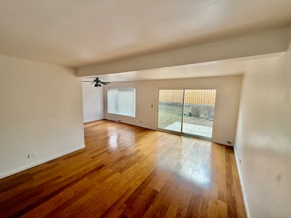 $2,750 | 135 Julie Road, Unit 135, Bolingbrook, IL 60440