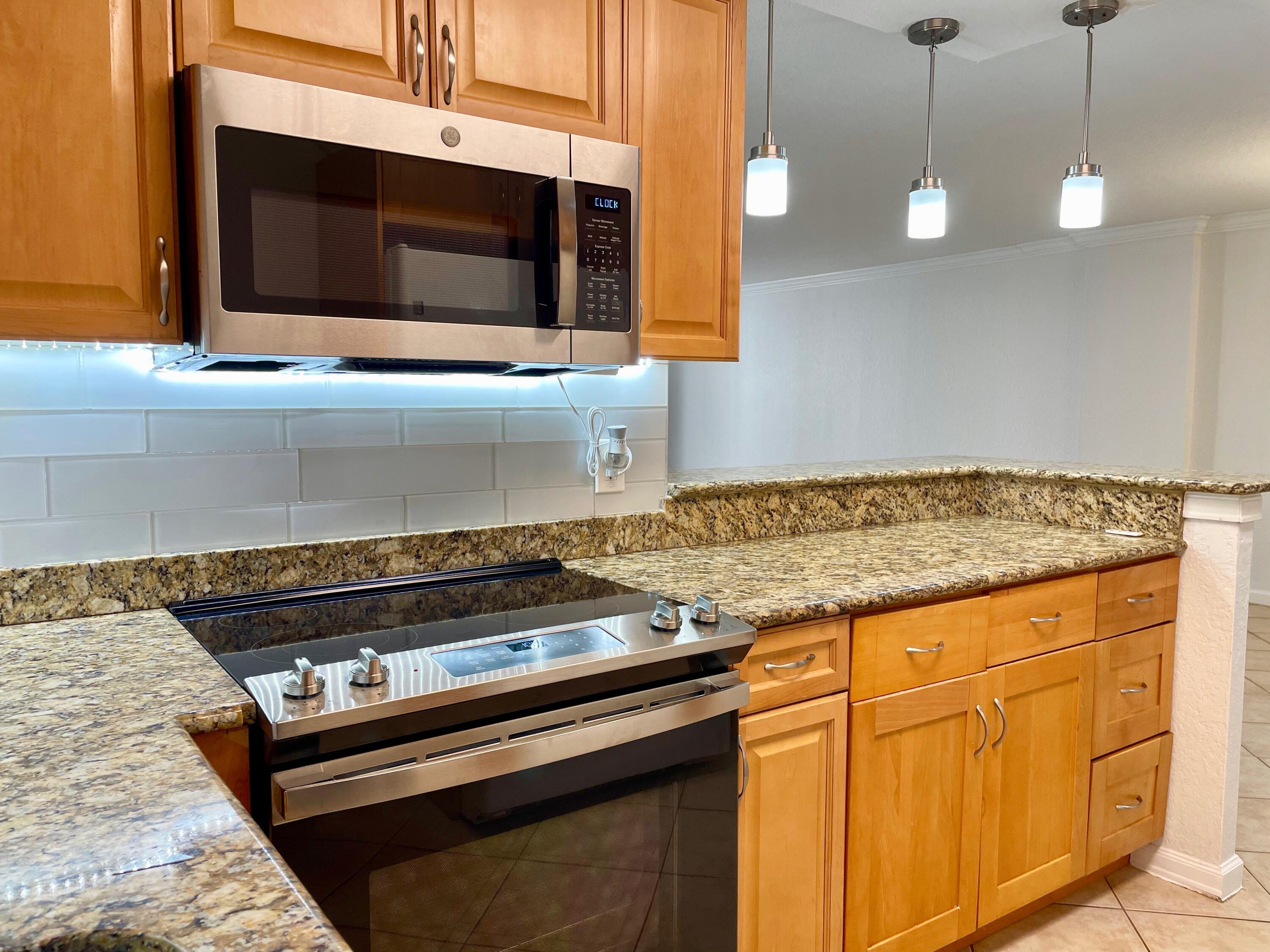 1000 Spanish River Road, Unit 2N Boca Raton, FL 33432 - Photo 12 of 58 IMG_2502
