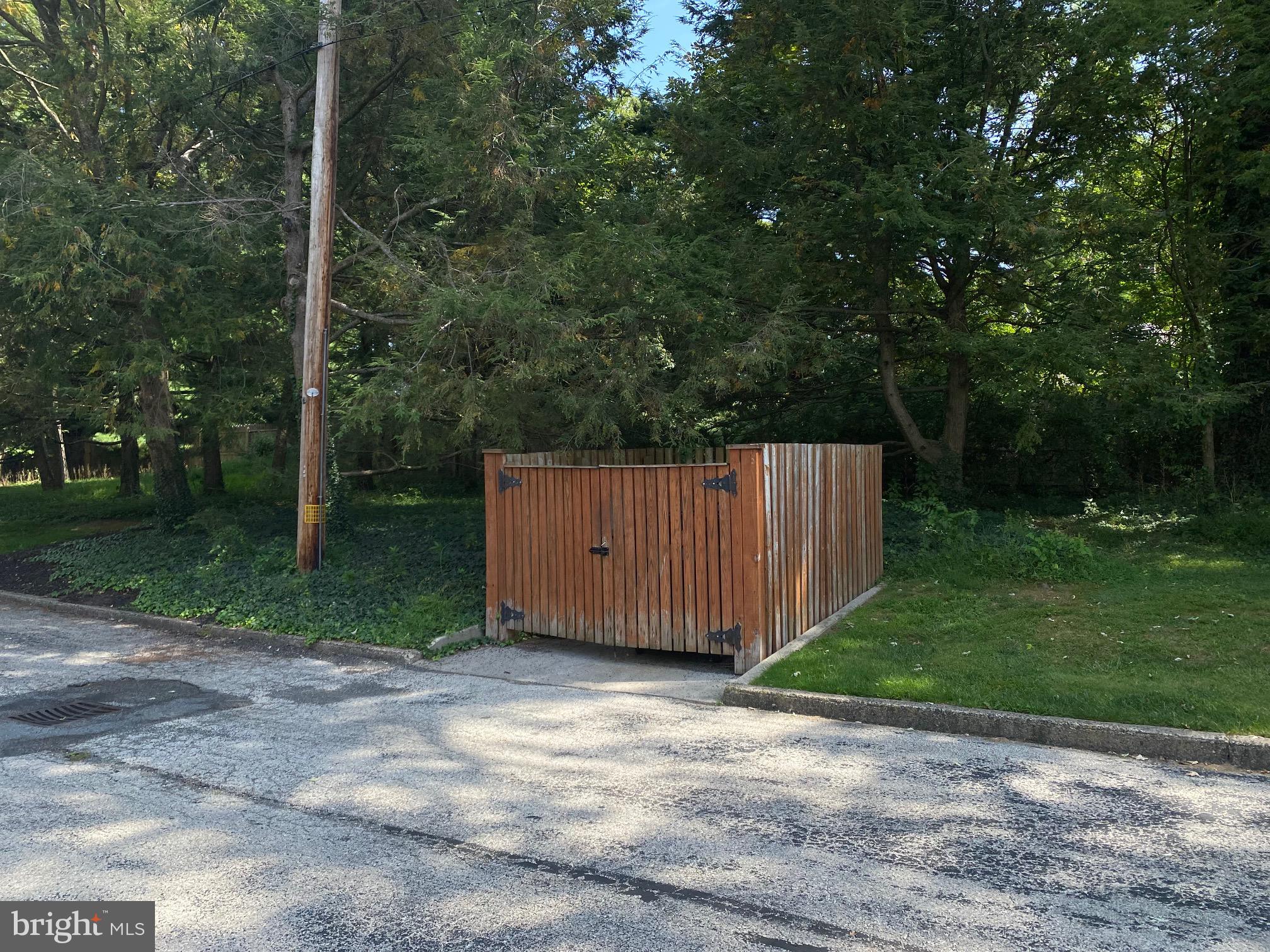 7302 Cresheim Road, Unit C4 Philadelphia, PA 19119 - Photo 24 of 29 trash bins