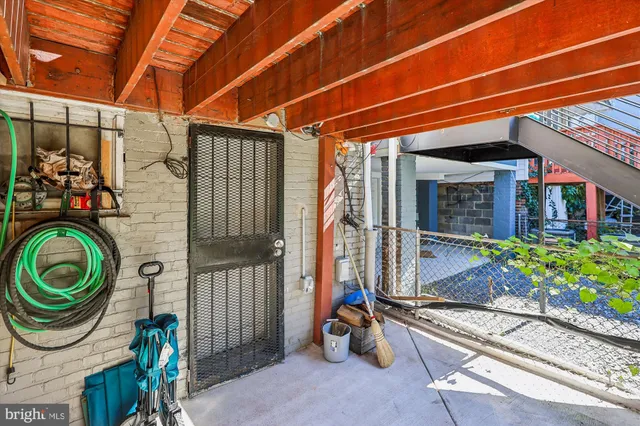 $1,200 | 758 19th Street Northeast, Washington, DC 20002