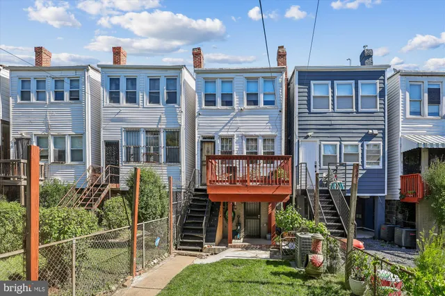 $1,200 | 758 19th Street Northeast, Washington, DC 20002