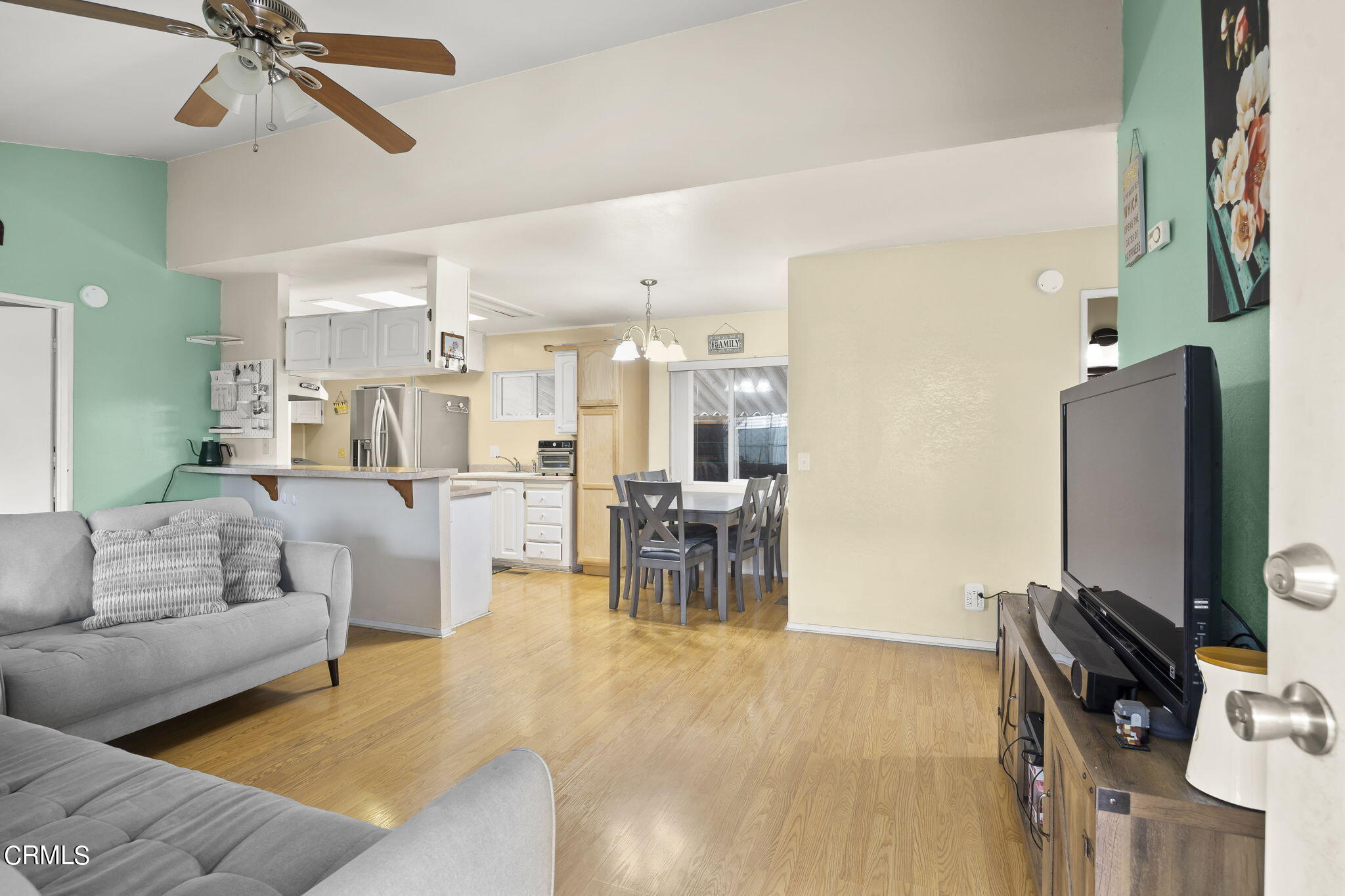 4147 Moreno Lane Oxnard, CA 93033 - Photo 4 of 22 7