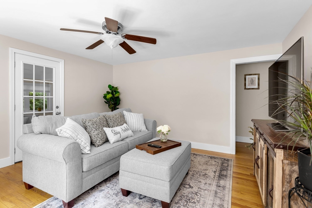 314 Pleasant Street Franklin, MA 02038 - Photo 9 of 40