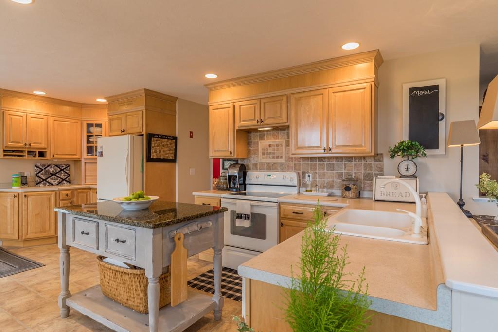 487 Fisher Road Fitchburg, MA 01420 - Photo 3 of 37