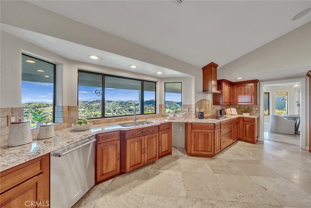 42253 Vía Nortada Temecula, CA 92590 - Photo 13 of 75