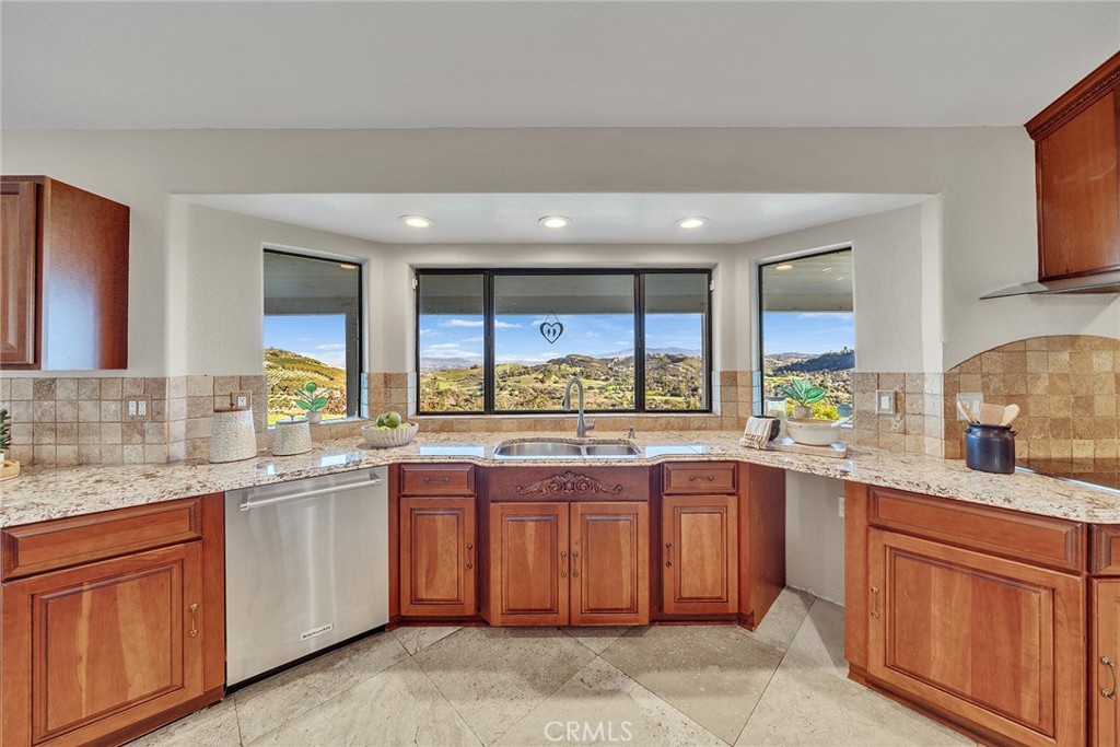 42253 Vía Nortada Temecula, CA 92590 - Photo 15 of 75