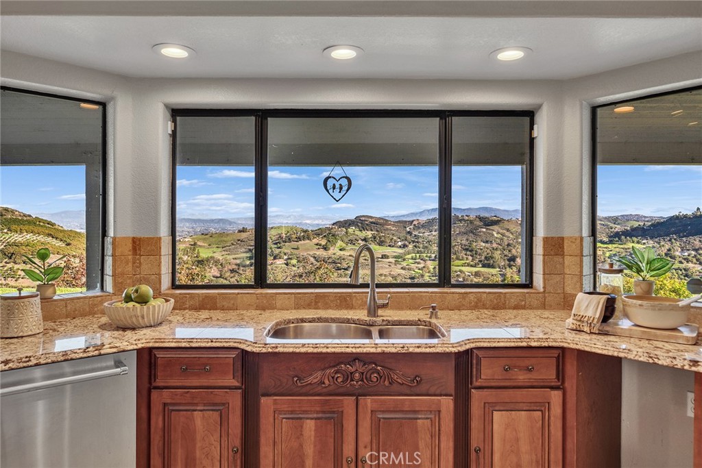 42253 Vía Nortada Temecula, CA 92590 - Photo 3 of 75