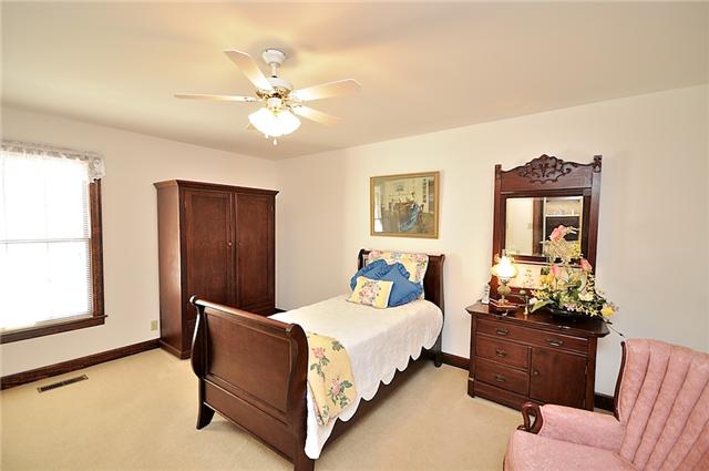 328 View Ridge Drive Goodlettsville, TN 37072 - Photo 10 of 20 The Master Bedroom is conveniently located on the Lower Level, it offers a Full Bath with Separate Double Vanities.