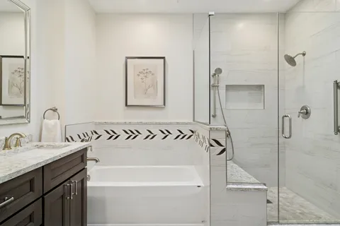 $399,900 | 20 Trafalgar Square, Unit 401, Lincolnshire, IL 60069