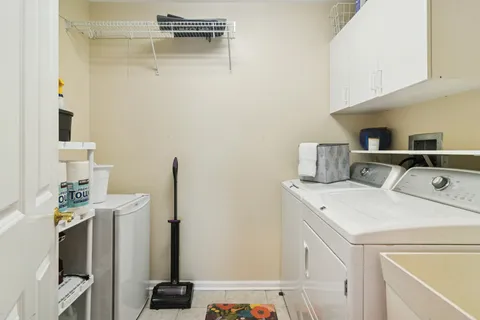 $399,900 | 20 Trafalgar Square, Unit 401, Lincolnshire, IL 60069