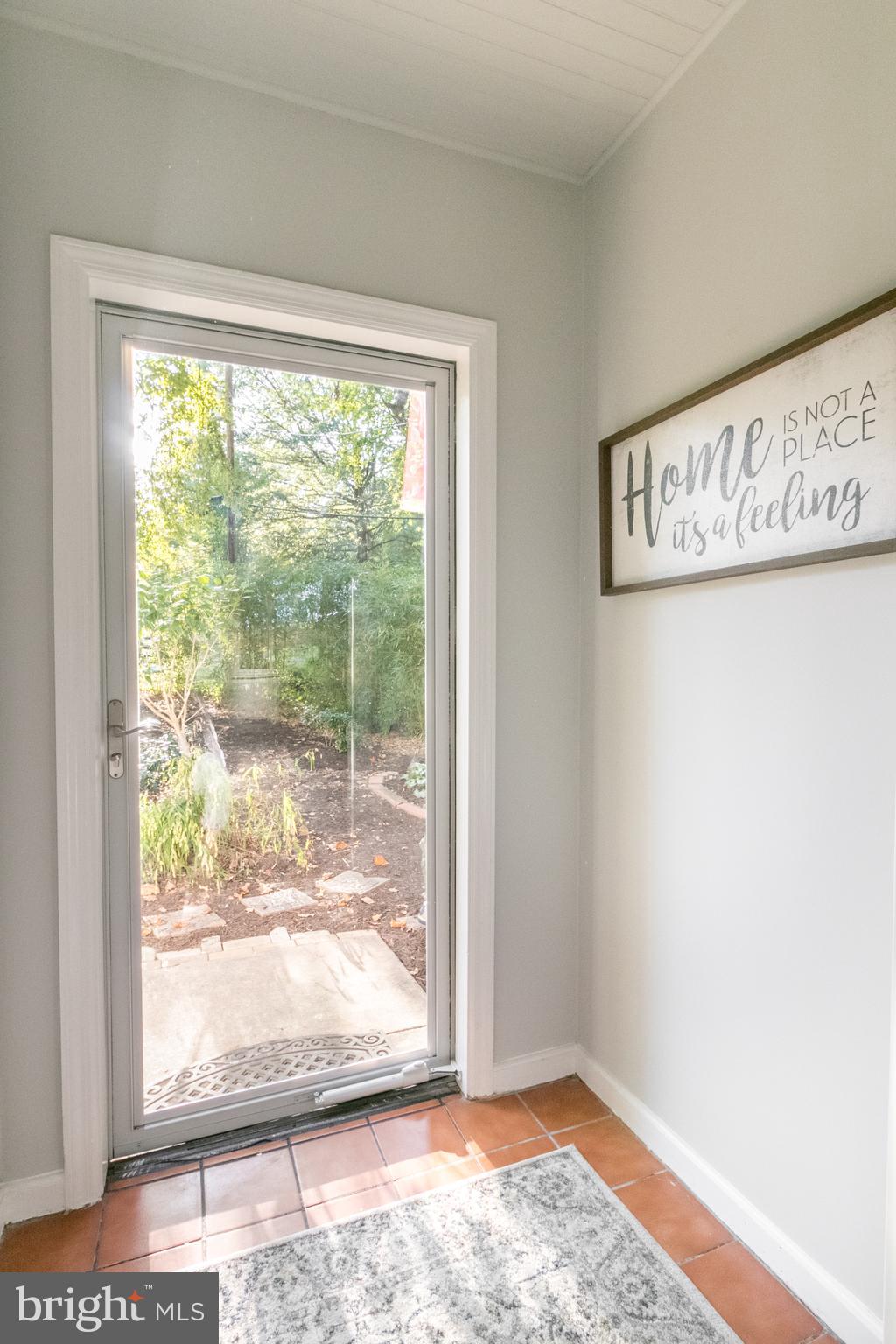 7 Crescent Road, Unit E Greenbelt, MD 20770 - Photo 5 of 25 Closed foyer !