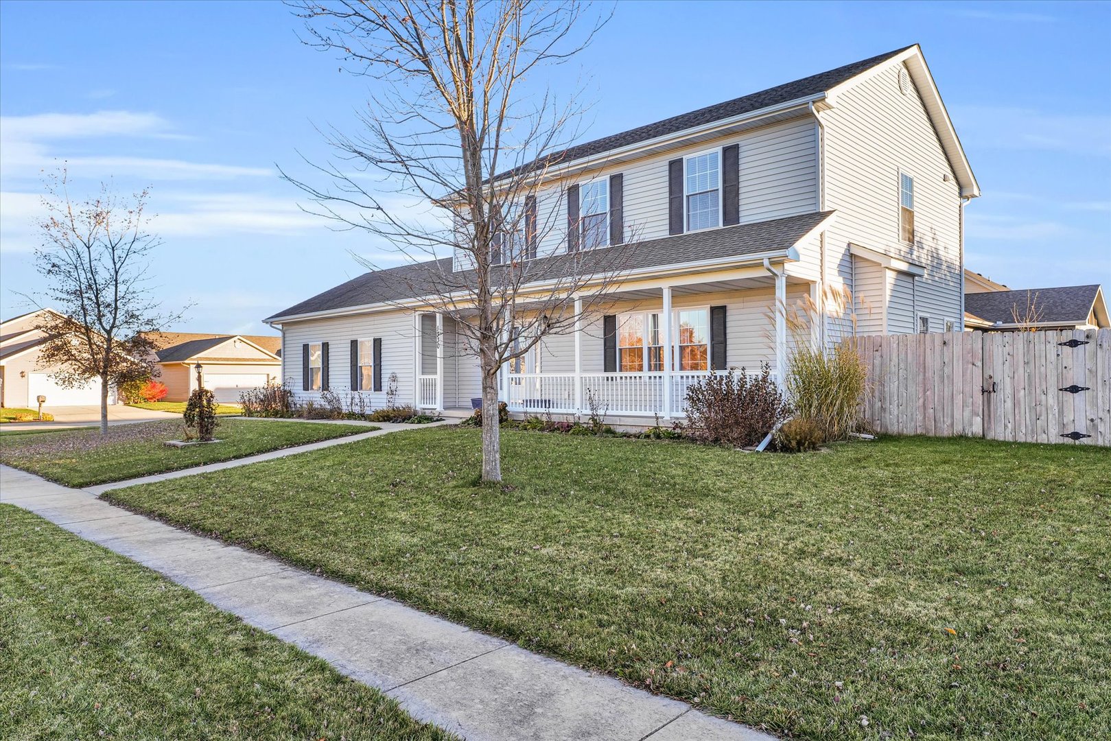 a view of a house with a backyard