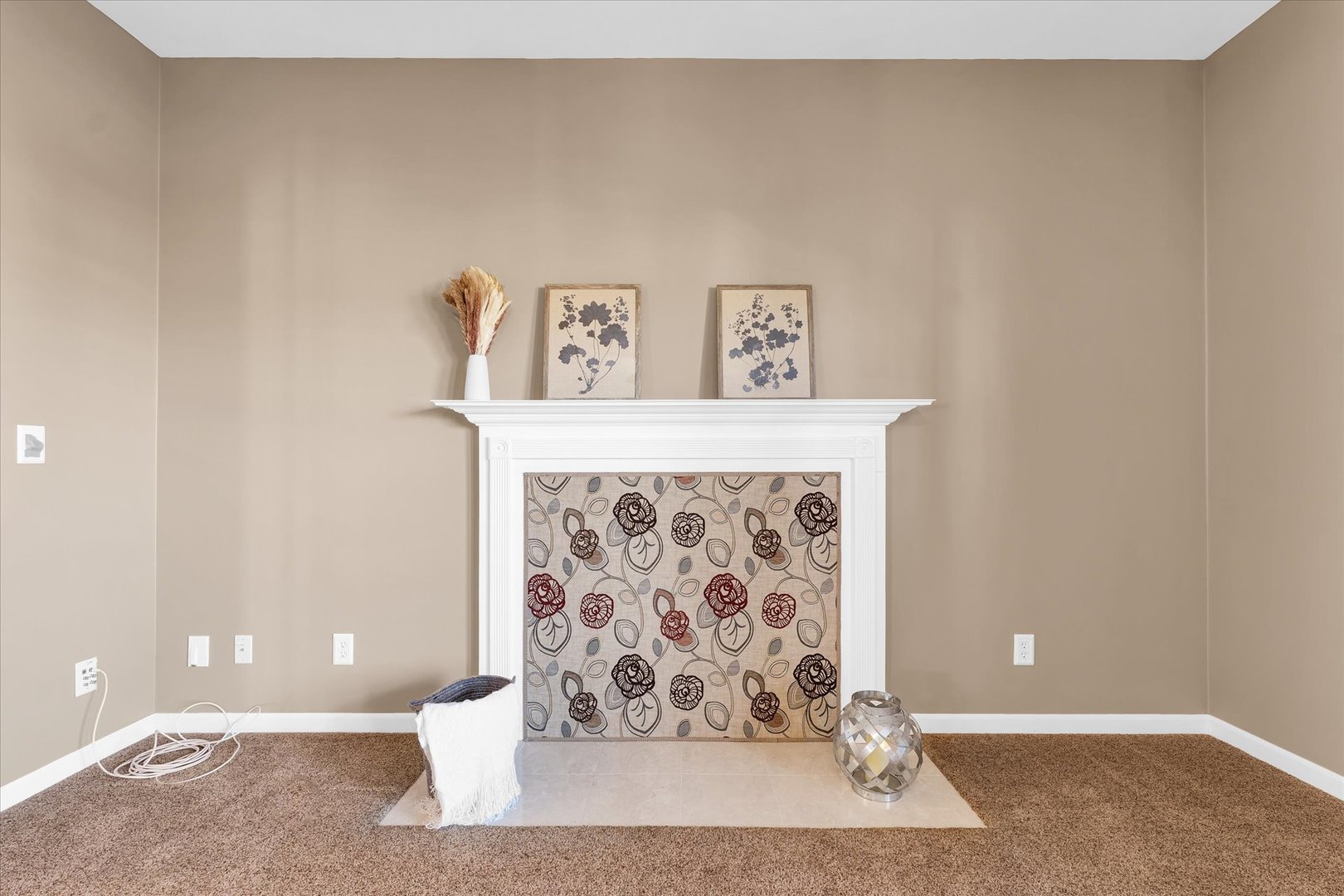 1330 West Ridge Lane Champaign, IL 61822 - Photo 14 of 39 a view of wooden floor with a bookshelf
