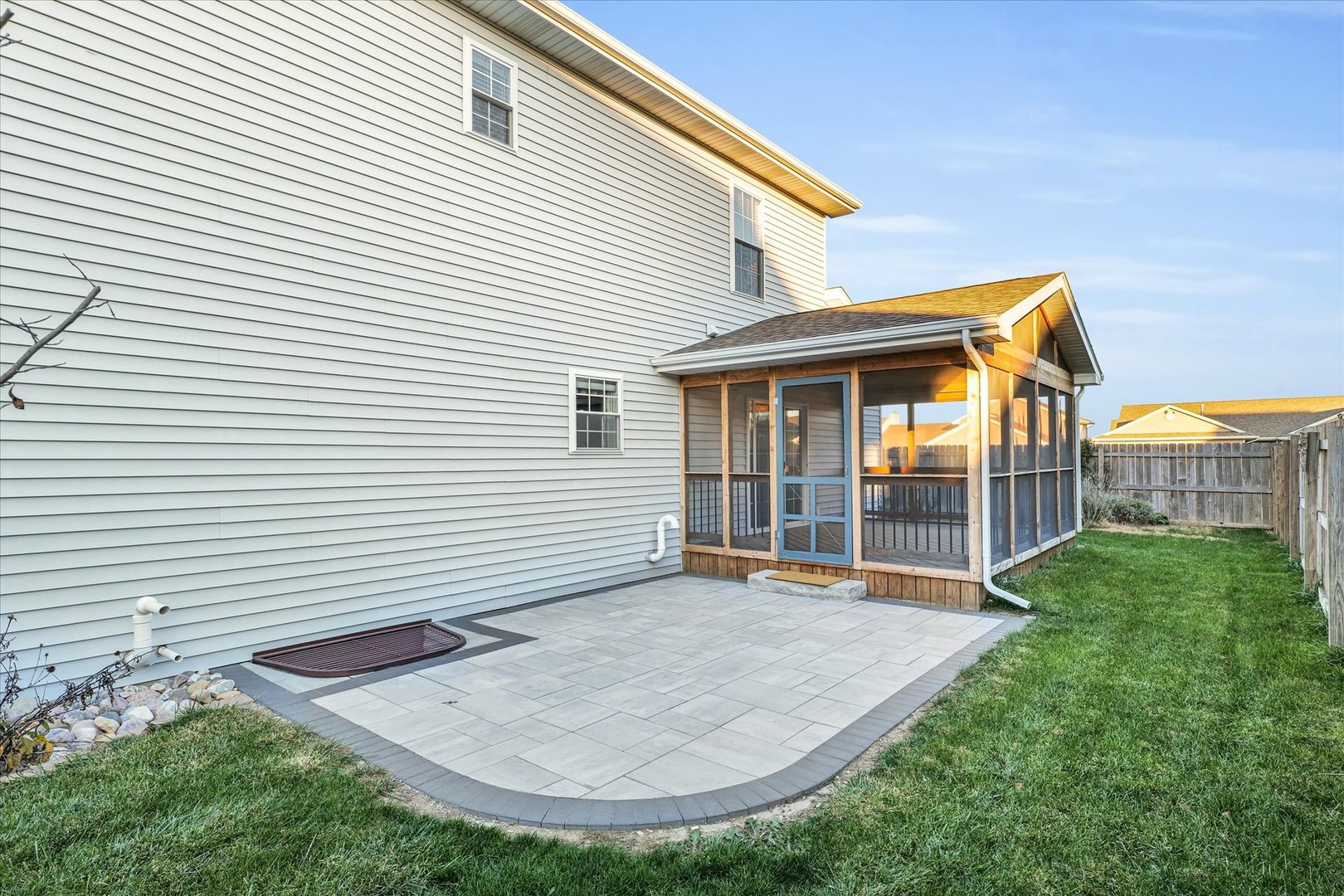 1330 West Ridge Lane Champaign, IL 61822 - Photo 33 of 39 a view of outdoor space yard and deck