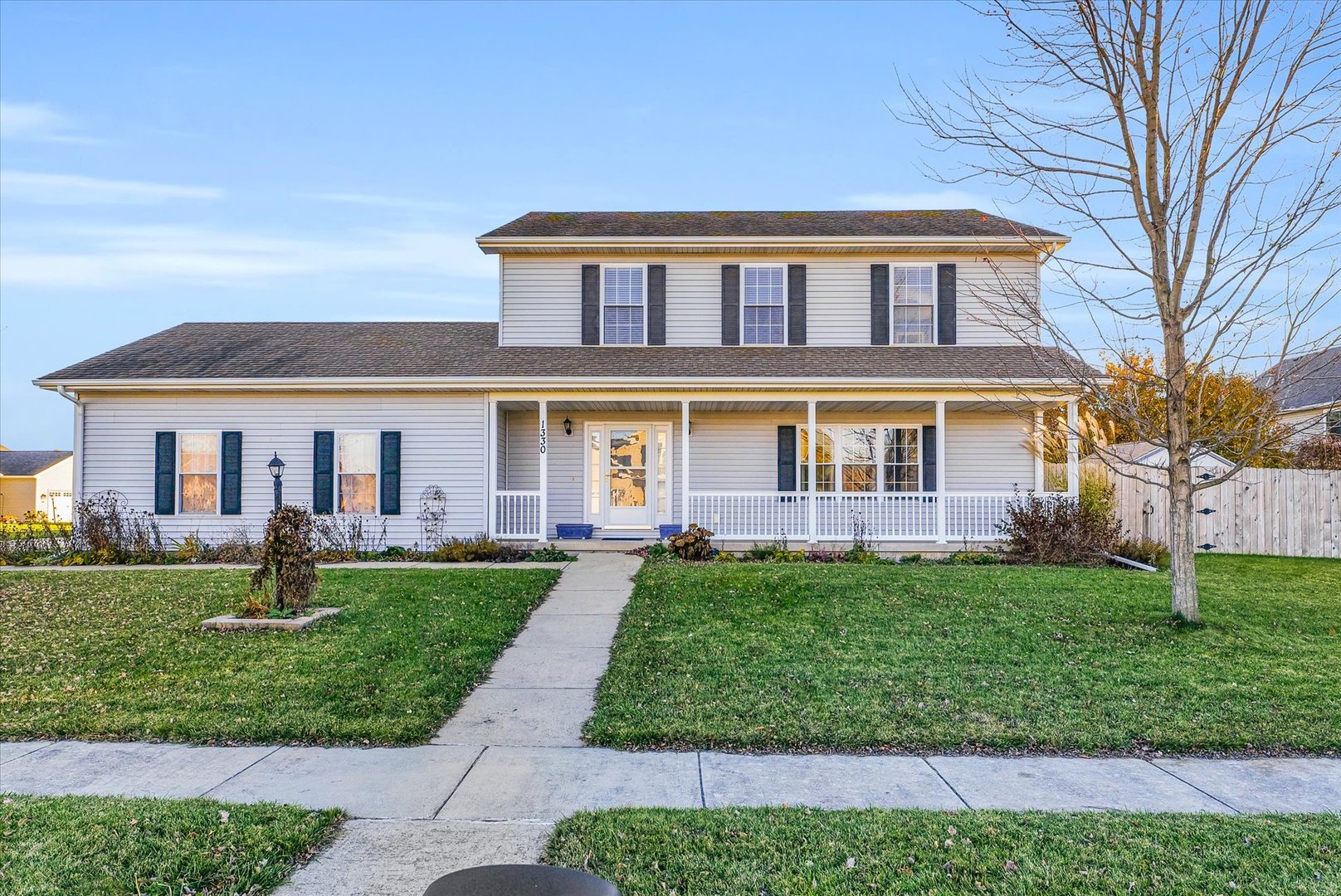 1330 West Ridge Lane Champaign, IL 61822 - Photo 38 of 39 front view of a house with a yard
