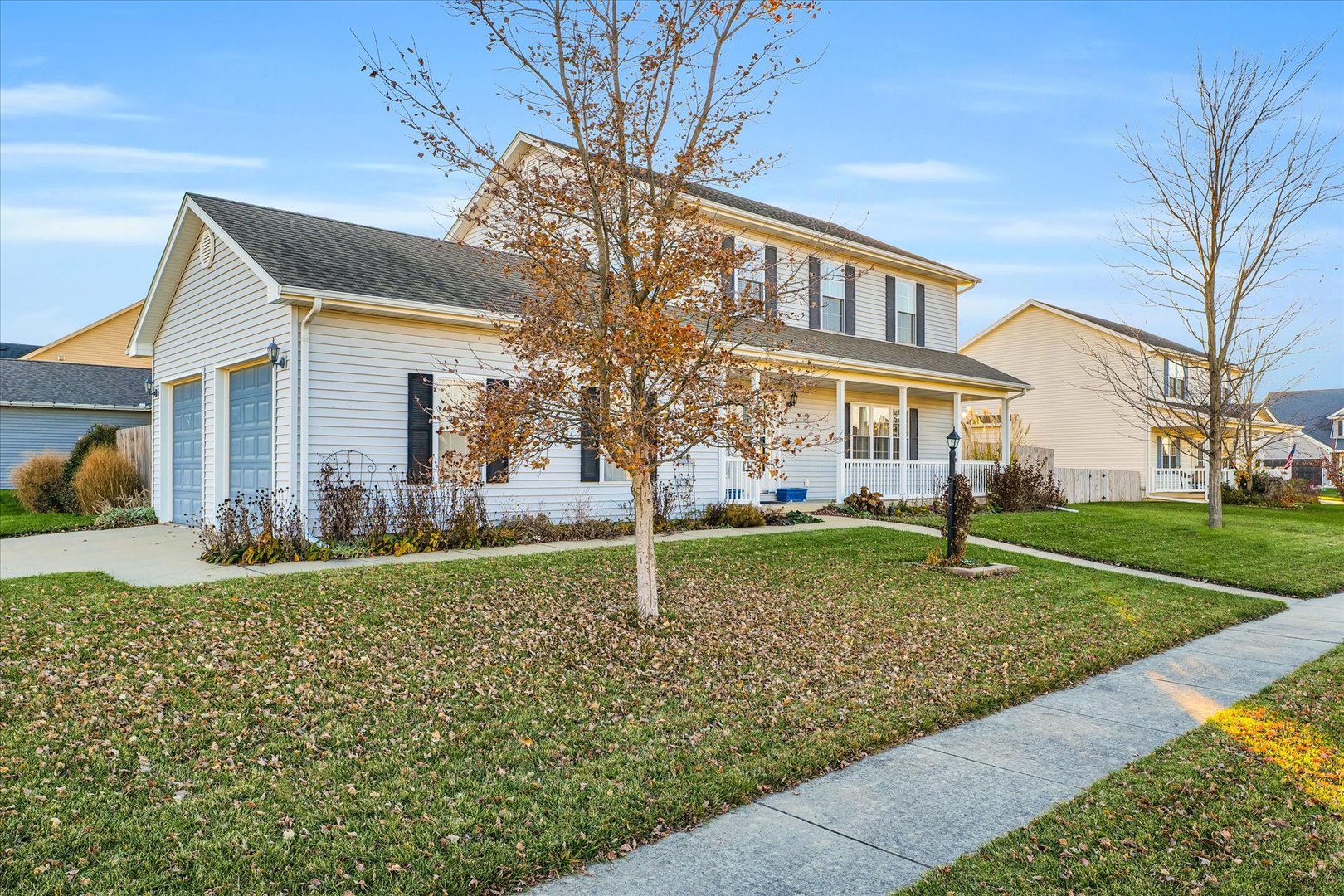 1330 West Ridge Lane Champaign, IL 61822 - Photo 39 of 39 front view of a house with a yard