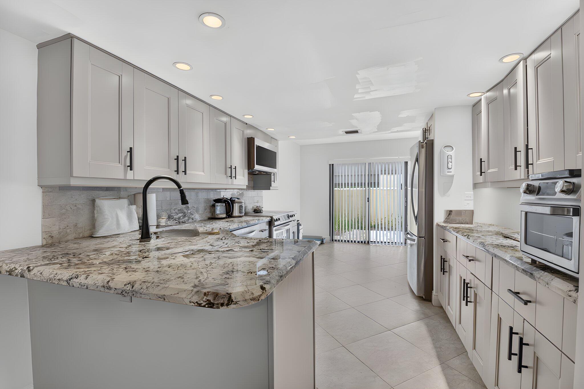 1330 Northwest 13th Street, Unit 16 Boca Raton, FL 33486 - Photo 19 of 46 26-web-or-mls-DSC_2573 furniture removed