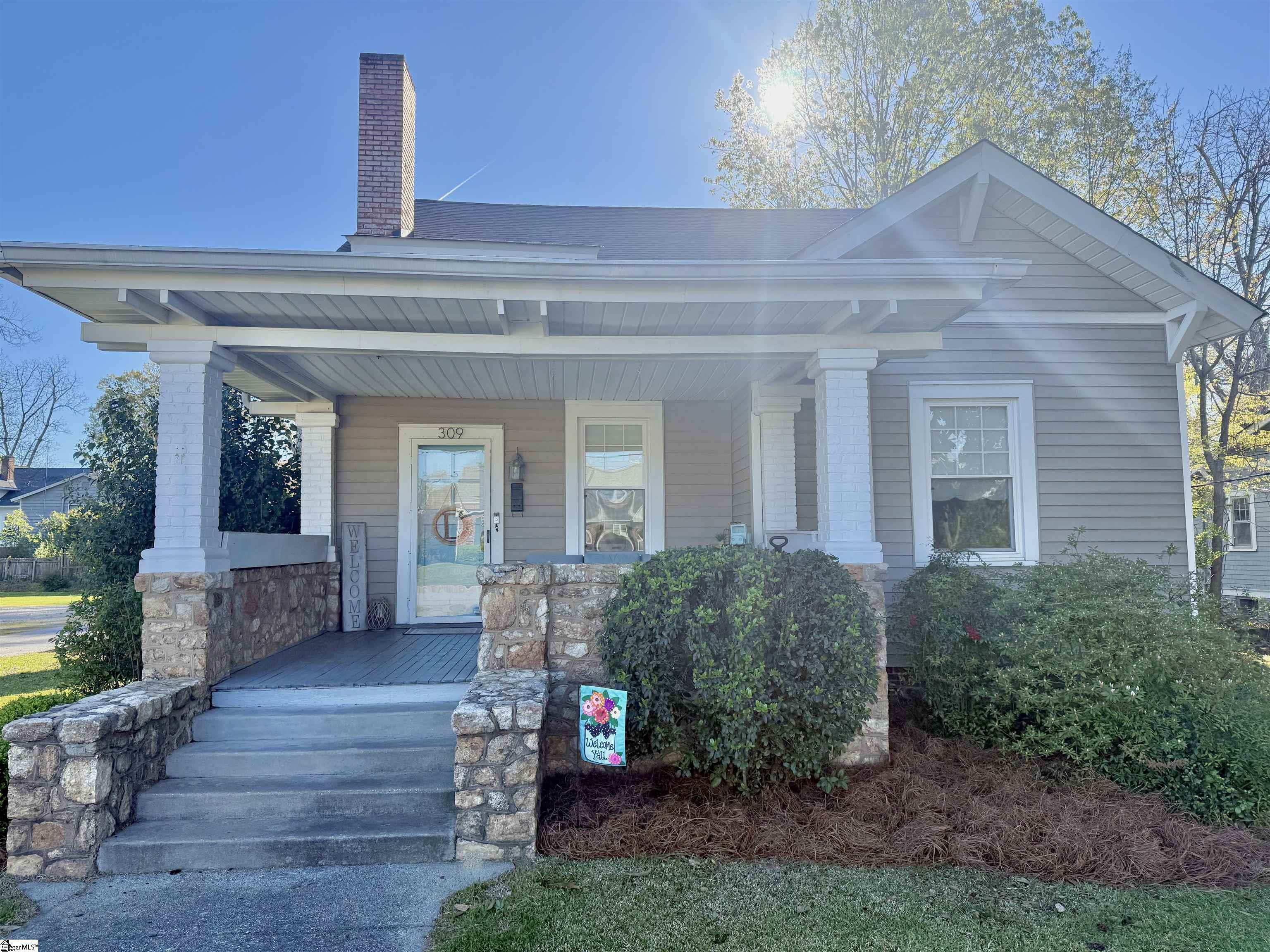 309 South Woodrow Street Clinton, SC 29325 - Photo 2 of 22