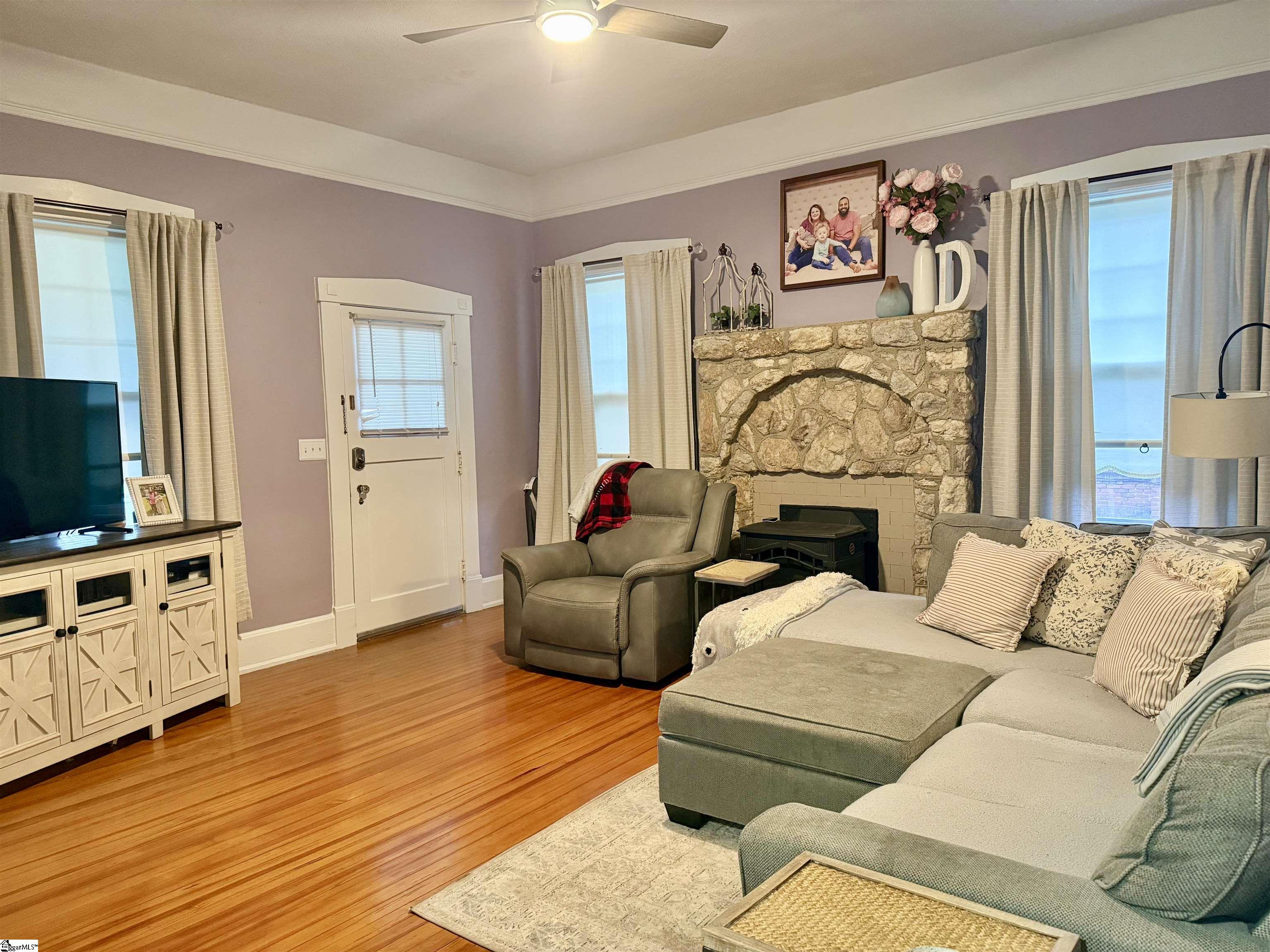 309 South Woodrow Street Clinton, SC 29325 - Photo 3 of 22