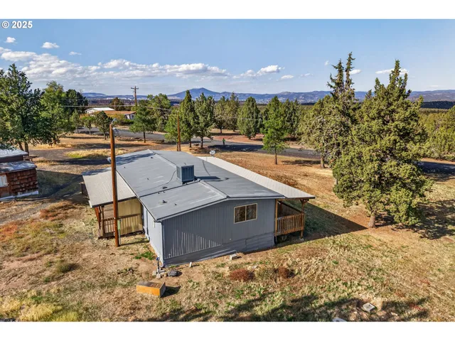 a view of a outdoor space