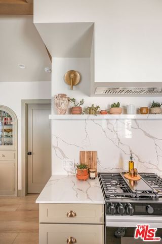 $6,500 | 1033 Havenhurst Drive, West Hollywood, CA 90046