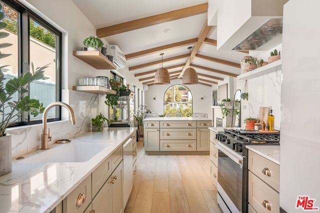 $6,500 | 1033 Havenhurst Drive, West Hollywood, CA 90046