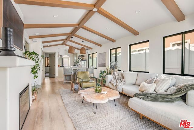 $6,500 | 1033 Havenhurst Drive, West Hollywood, CA 90046