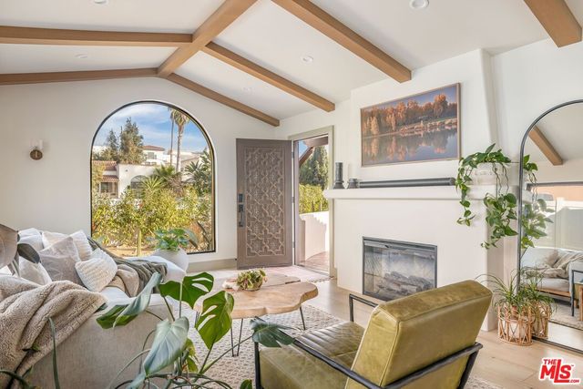 $6,500 | 1033 Havenhurst Drive, West Hollywood, CA 90046