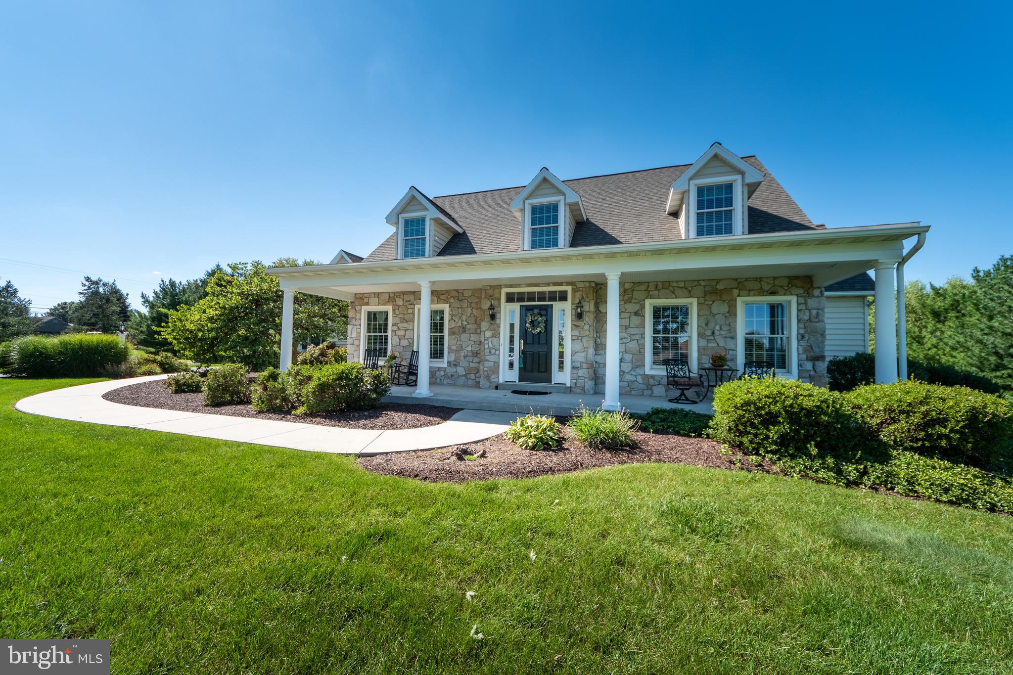 795 Rohen Ridge Drive Lititz, PA 17543 - Photo 2 of 26 Classic 2003 Custom Penway Built Cape Cod