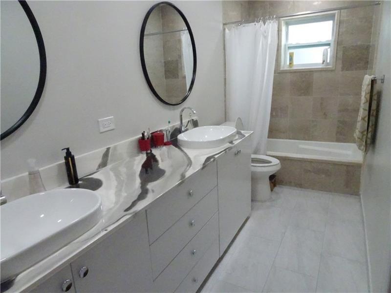 96 Del Rio Boulevard Boca Raton, FL 33432 - Photo 6 of 9 BATHROOM 1