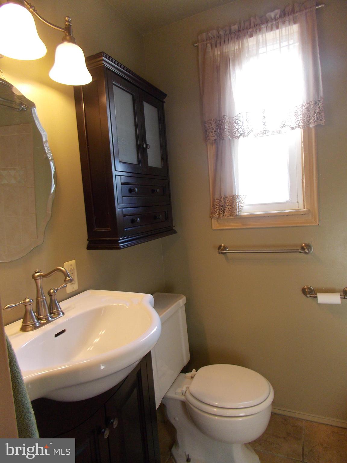 7713 Wynbrook Road Baltimore, MD 21224 - Photo 4 of 18 Full updated bath