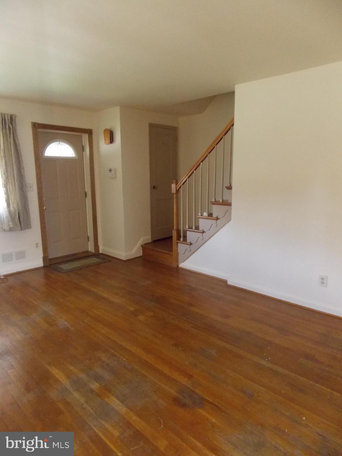 7713 Wynbrook Road Baltimore, MD 21224 - Photo 8 of 18 Living room