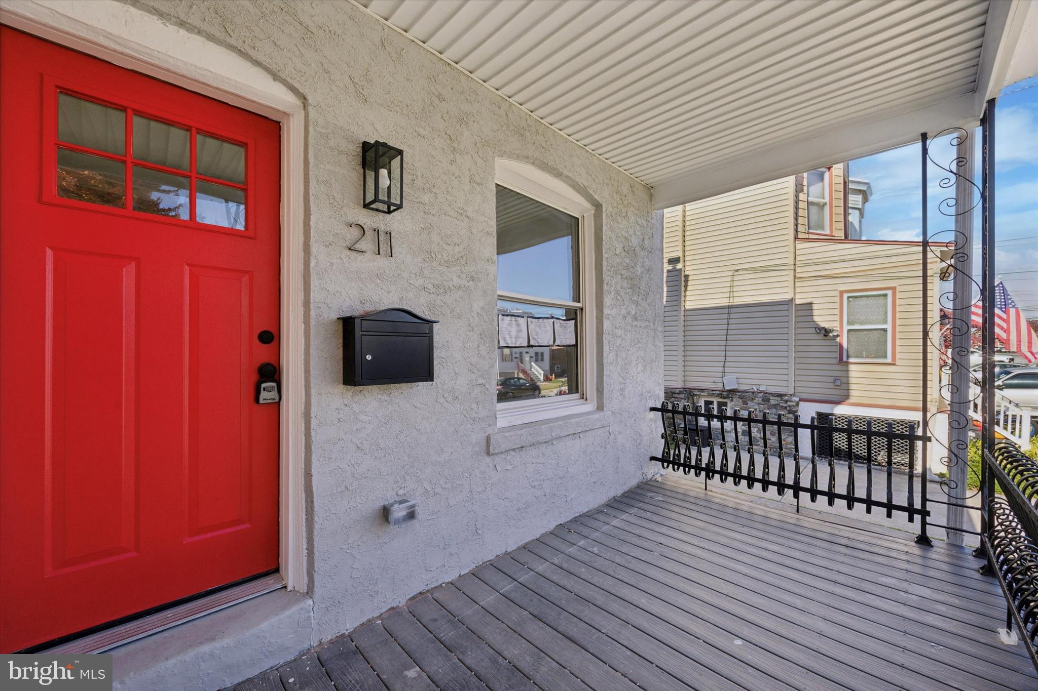 211 Cedar Avenue Holmes, PA 19043 - Photo 3 of 22