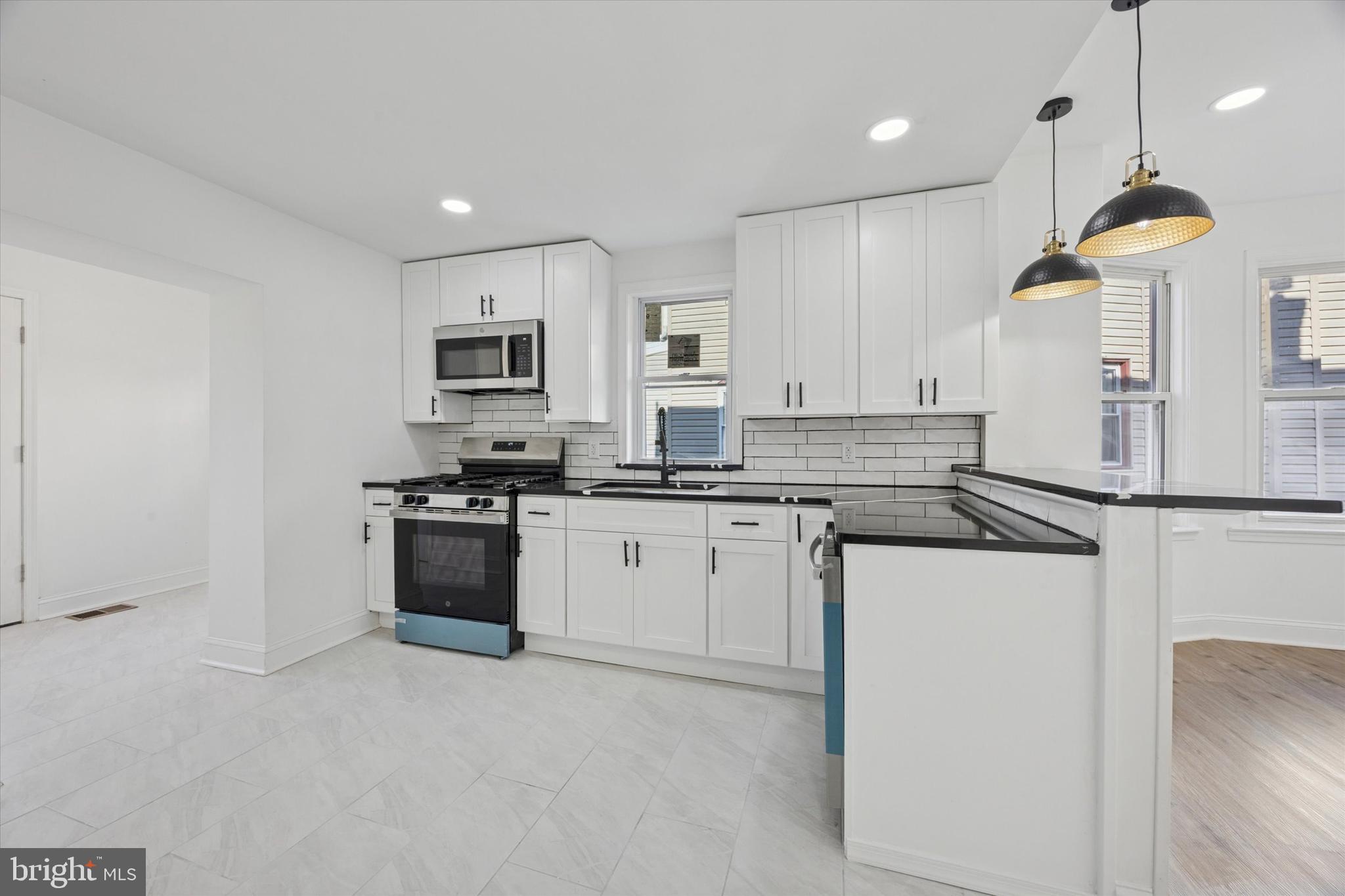 211 Cedar Avenue Holmes, PA 19043 - Photo 9 of 22