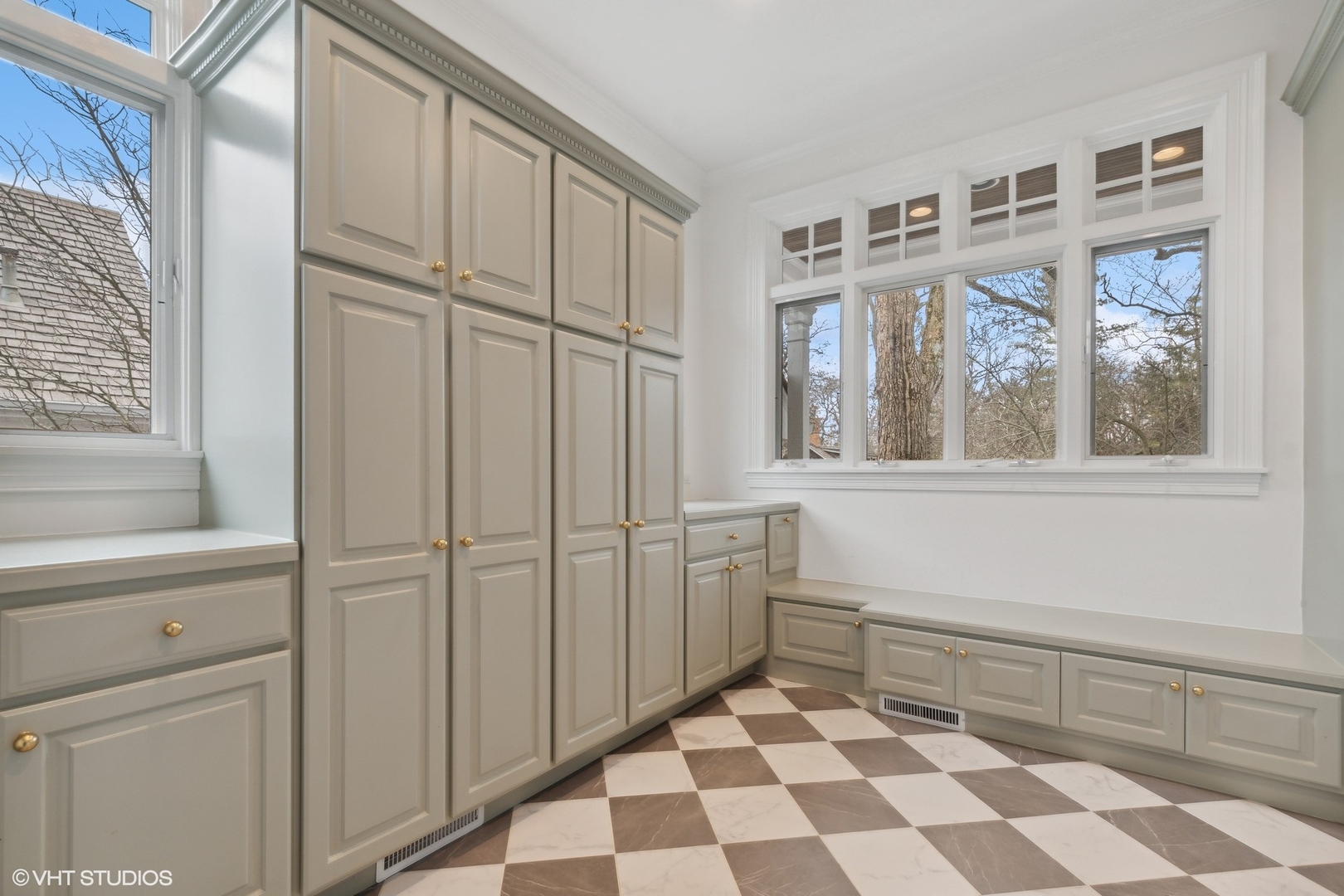 1241 Edgewood Road Lake Forest, IL 60045 - Photo 25 of 46 a room with windows and wardrobe