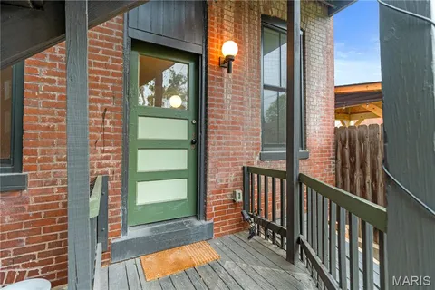 $1,950 | 2014 James Street, Unit B, St. Louis, MO 63104