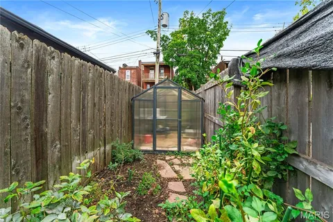 $1,950 | 2014 James Street, Unit B, St. Louis, MO 63104