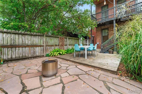 $1,950 | 2014 James Street, Unit B, St. Louis, MO 63104