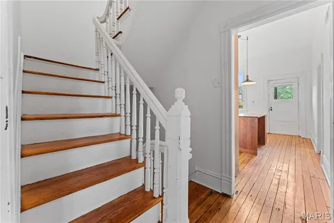 $1,950 | 2014 James Street, Unit B, St. Louis, MO 63104