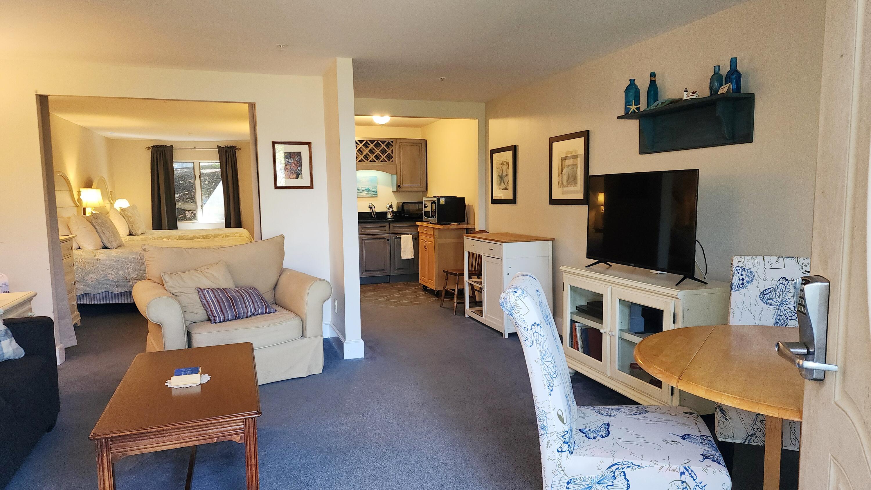 304 Eddy Road, Unit 204 Edgecomb, ME 04556 - Photo 4 of 23 20250903_111412