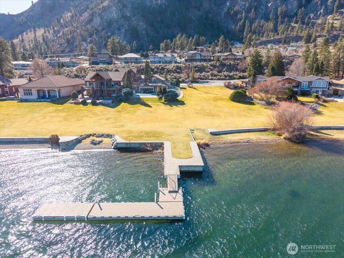 15315 Lakeview Street Entiat, WA 98822 - Photo 28 of 35 a view of an ocean with residential houses