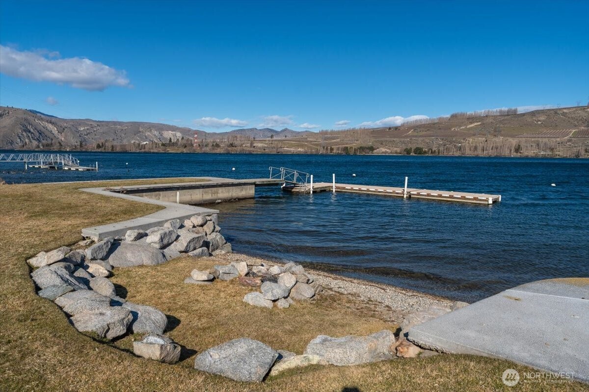 15315 Lakeview Street Entiat, WA 98822 - Photo 35 of 35 a view of a terrace with wooden floor and city view