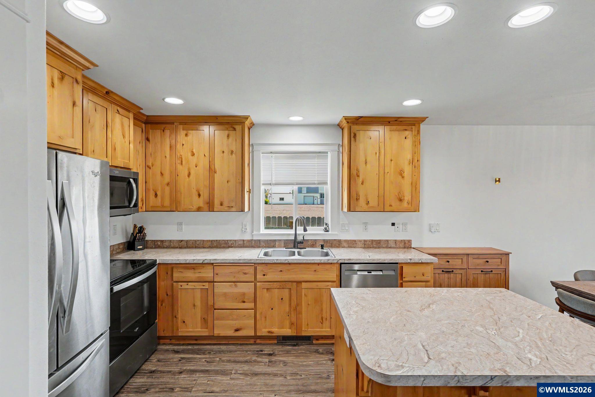 179 Northwest Card Avenue Dallas, OR 97338 - Photo 13 of 35